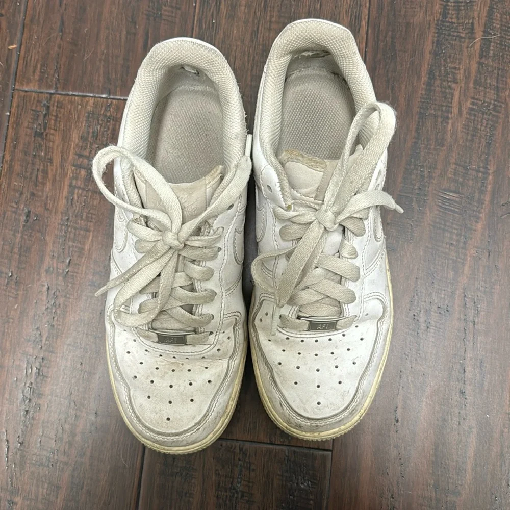 Sneakers - Picture 1 of 2